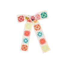  Dacee Crochet Flowers Medium Clip - AM4216